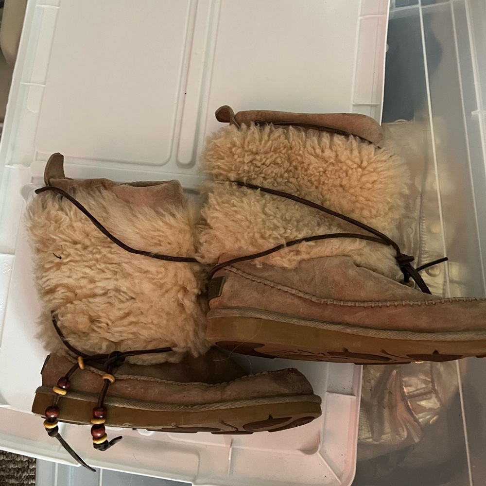 women’s Ugg Rainier Fur Boots size 7
